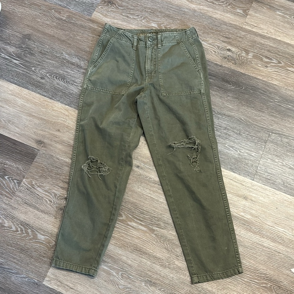 American Eagle green distressed high waist cargo pants cotton women’s short 2S - Picture 2 of 8